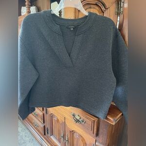 NWOT Banana Republic Women's Dark Heather Gray V-Neck Sweatshirt